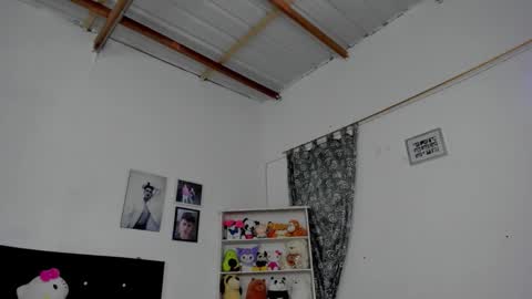 Snapshot of megan_and_clohe chatting on 11.25.25 M E G A N online show from 11.25.25