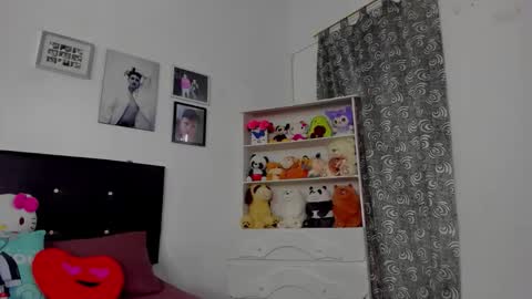 Snapshot of megan_and_clohe chatting on 12.14.25 M E G A N online show from 12.14.25