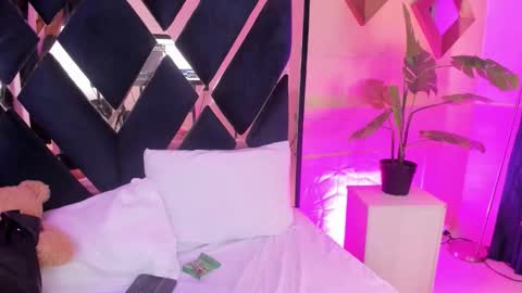 Snapshot of megan_devon chatting on 02.14.26 online show from 02.14.26