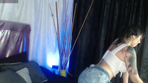 Snapshot of megan_lr chatting on 09.28.25 Valentina online show from 09.28.25