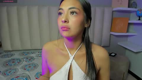 Snapshot of megan_moore__ chatting on 05.09.26 online show from 05.09.26