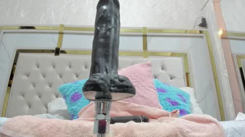 Snapshot of megan_rous2 chatting on 11.10.25 megan online show from 11.10.25