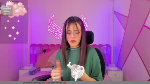 Snapshot of megan_shyne chatting on 04.05.26 megan_shyne online show from 04.05.26