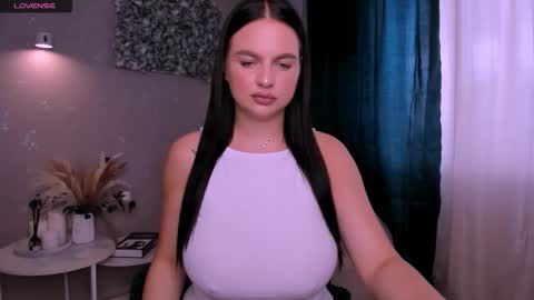 Snapshot of meganberrybb chatting on 10.08.25 Meganberry online show from 10.08.25