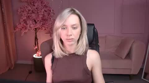Snapshot of meganclapp chatting on 06.11.26 Megan online show from 06.11.26