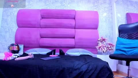 Snapshot of meganfoxxi_ chatting on 02.07.25 MeganFOXXI online show from 02.07.25