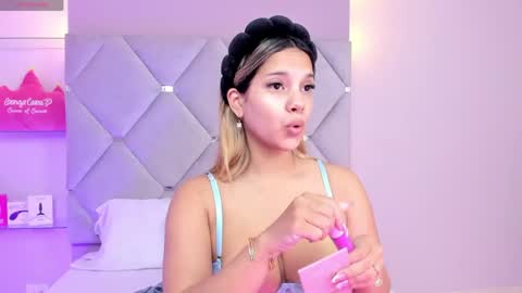 Snapshot of meganrosse__ chatting on 05.14.26 Megan online show from 05.14.26