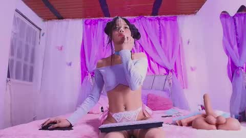 Snapshot of meganrouss7 chatting on 09.10.25 Megan online show from 09.10.25