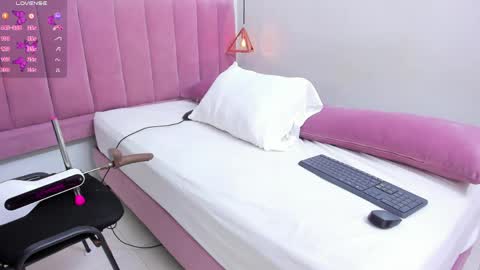 Snapshot of megansaenz_1 chatting on 05.12.26 Megan online show from 05.12.26
