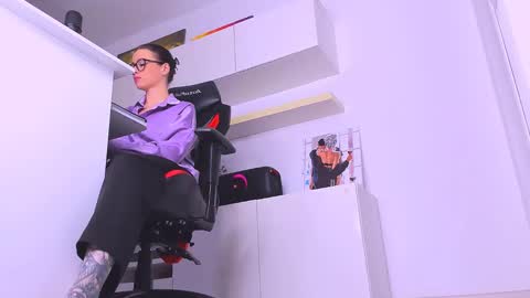 Snapshot of meganstones chatting on 12.17.24 Megan online show from 12.17.24