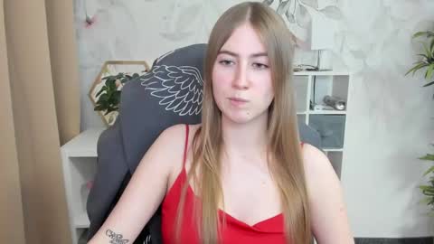 Snapshot of meganx_candy chatting on 12.02.24 Megan online show from 12.02.24