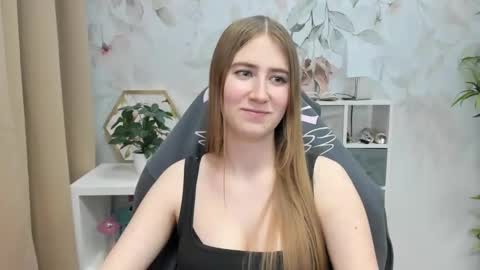 Snapshot of meganx_candy chatting on 12.12.24 Megan online show from 12.12.24