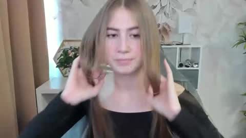 Snapshot of meganx_candy chatting on 12.13.24 Megan online show from 12.13.24