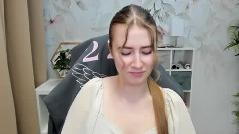Snapshot of meganx_candy chatting on 12.18.24 Megan online show from 12.18.24