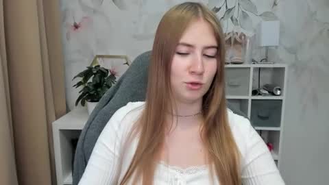 Snapshot of meganx_candy chatting on 09.11.25 Megan online show from 09.11.25