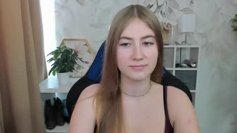 Snapshot of meganx_candy chatting on 09.15.25 Megan online show from 09.15.25