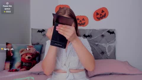 Snapshot of meganysammy chatting on 10.16.25 megansammy online show from 10.16.25