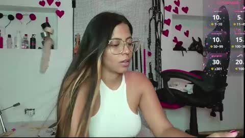 Snapshot of meggan_greey chatting on 03.11.25 Your best slave online show from 03.11.25