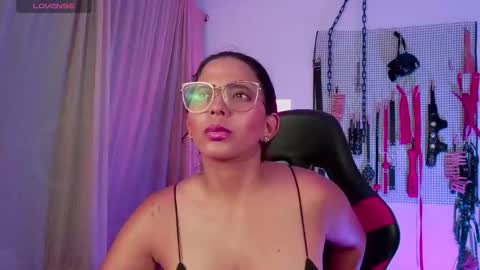 Snapshot of meggan_greey chatting on 10.05.25 Your best slave online show from 10.05.25