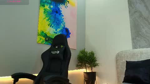 Snapshot of meggan_luxx chatting on 07.28.26 MEGGAN LUXX online show from 07.28.26