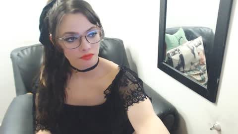 Snapshot of meghan_cherrys chatting on 01.10.25 meghan online show from 01.10.25