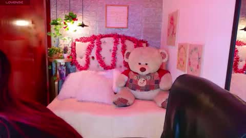 Snapshot of meghan_nill chatting on 12.17.25 Meghan online show from 12.17.25