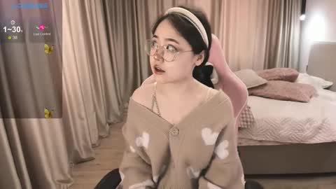 Snapshot of mei_kitahara chatting on 12.04.25 Mei online show from 12.04.25