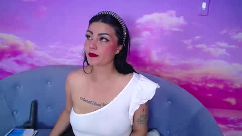 Snapshot of mei_kora chatting on 11.14.25 Mel online show from 11.14.25