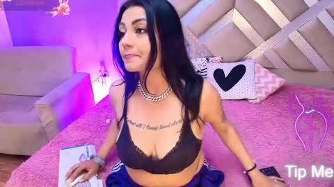 Snapshot of mei_kora chatting on 11.22.25 Mel online show from 11.22.25