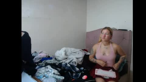 Snapshot of meizquin_lucifer chatting on 04.06.26 Meizquin and Lucifer online show from 04.06.26