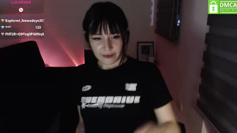 Snapshot of meko_hzu chatting on 06.11.26 WETWATERMELL online show from 06.11.26