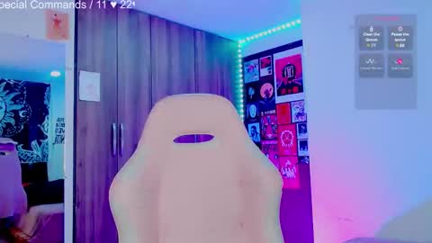 Melissa  -  -  Please help me to reach 100 thumbs up online show from 01.21.25