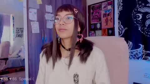 Melissa  -  -  Please help me to reach 100 thumbs up online show from 10.09.25