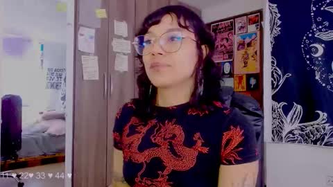 Melissa  -  -  Please help me to reach 100 thumbs up online show from 10.12.25