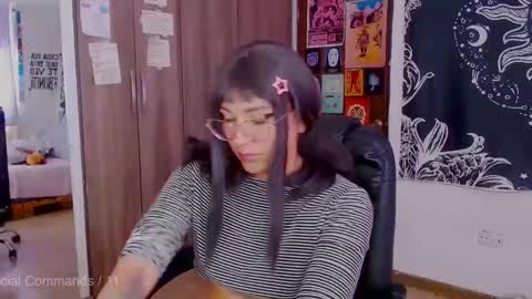 Melissa  -  -  Please help me to reach 100 thumbs up online show from 10.16.25