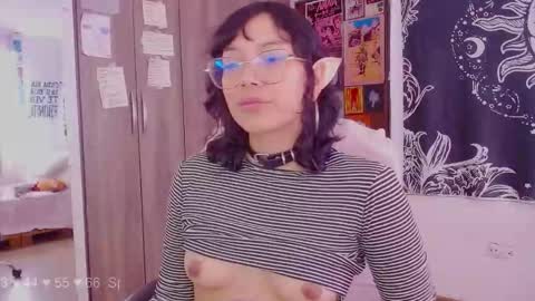 Melissa  -  -  Please help me to reach 100 thumbs up online show from 10.21.25