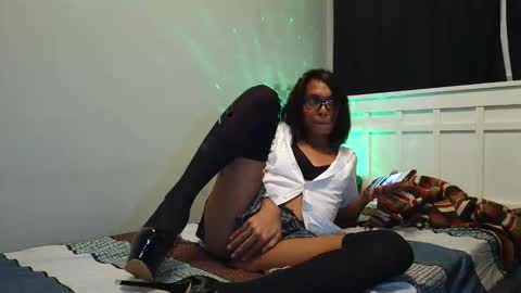 melahnie051002 online show from 04.28.26