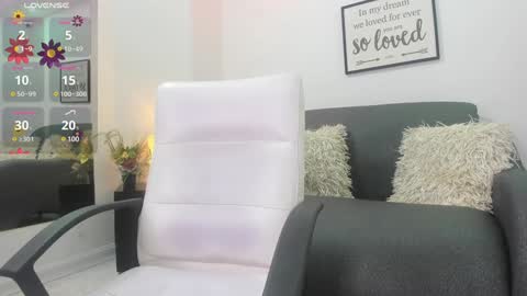 Snapshot of melan_owen chatting on 12.19.24 melan_owen online show from 12.19.24