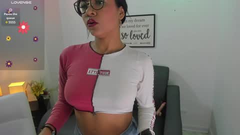 Snapshot of melan_owen chatting on 02.02.25 melan_owen online show from 02.02.25