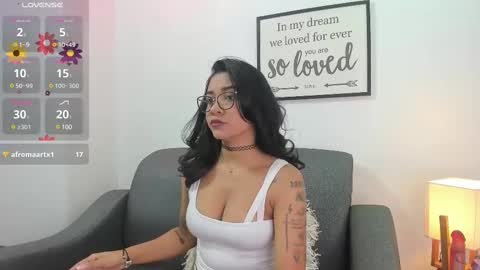 Snapshot of melan_owen chatting on 03.08.25 melan_owen online show from 03.08.25