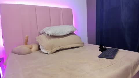 Snapshot of melani_xc chatting on 02.15.25 MELANI - online show from 02.15.25