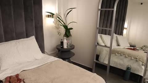 Snapshot of melanie__5 chatting on 03.10.25 Melanie Baez online show from 03.10.25