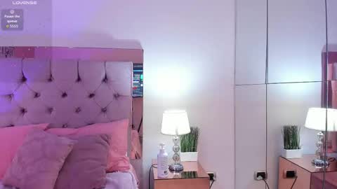 Snapshot of melanie__hills chatting on 09.11.25 Melanie online show from 09.11.25