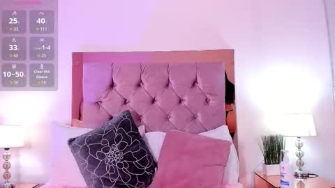 Snapshot of melanie__hills chatting on 12.01.25 Melanie online show from 12.01.25