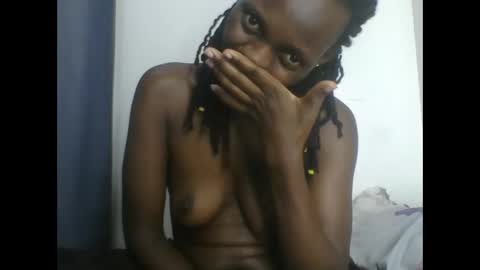 Snapshot of melanie_goddesss chatting on 10.07.25 milly online show from 10.07.25