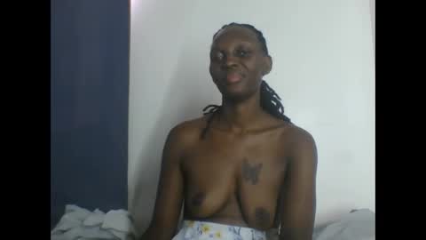Snapshot of melanie_goddesss chatting on 10.10.25 milly online show from 10.10.25