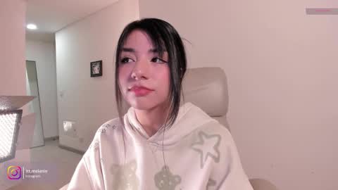 Snapshot of melanie_owo chatting on 11.12.25 Melanie online show from 11.12.25