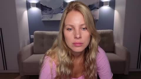 Melanie Bennett online show from 09.18.25