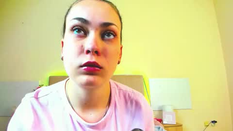 Snapshot of melaniecutys chatting on 05.30.26 Melania online show from 05.30.26