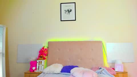 Snapshot of melaniecutys chatting on 06.07.26 Melania online show from 06.07.26